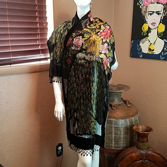 Handmade and handembroided shwal - Picture 3 of 8